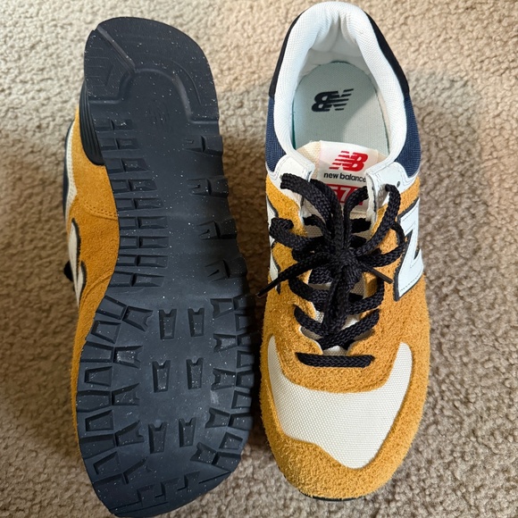 MUST GO! WORN ONCE! - NEW BALANCE 574 - MENS 10.5 -  KHAKI SUEDE NUBUCK main image 10